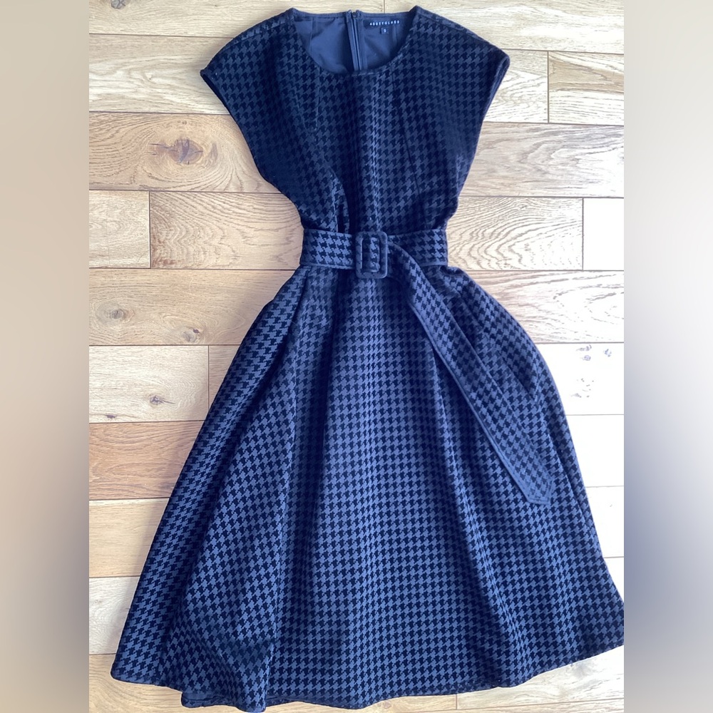 Abbey Glass Black Houndstooth Midi Dress